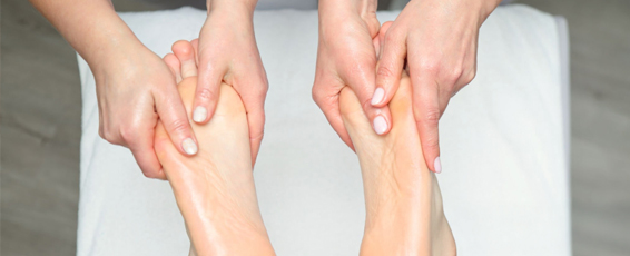 Four-Hands-Head-&-Foot-Aroma-Massage-1