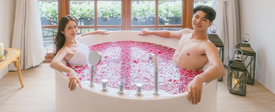 Romantic-Floral-Milk-Bath-1