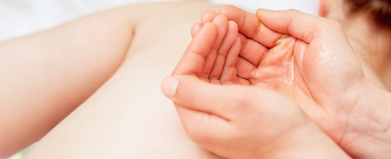 Warm-Aromatherapy-Oil-Massage-1